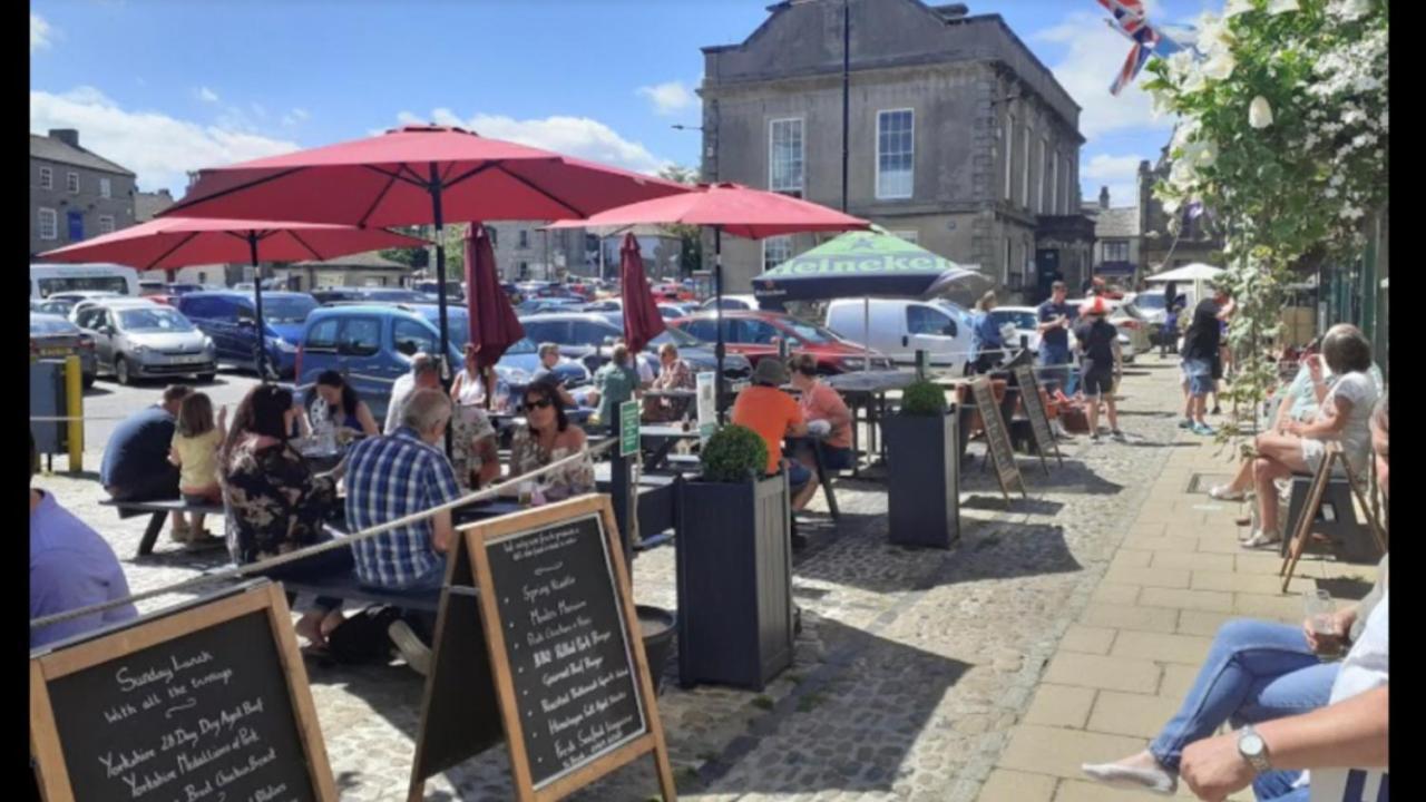The Black Swan Hotel Leyburn Exterior foto