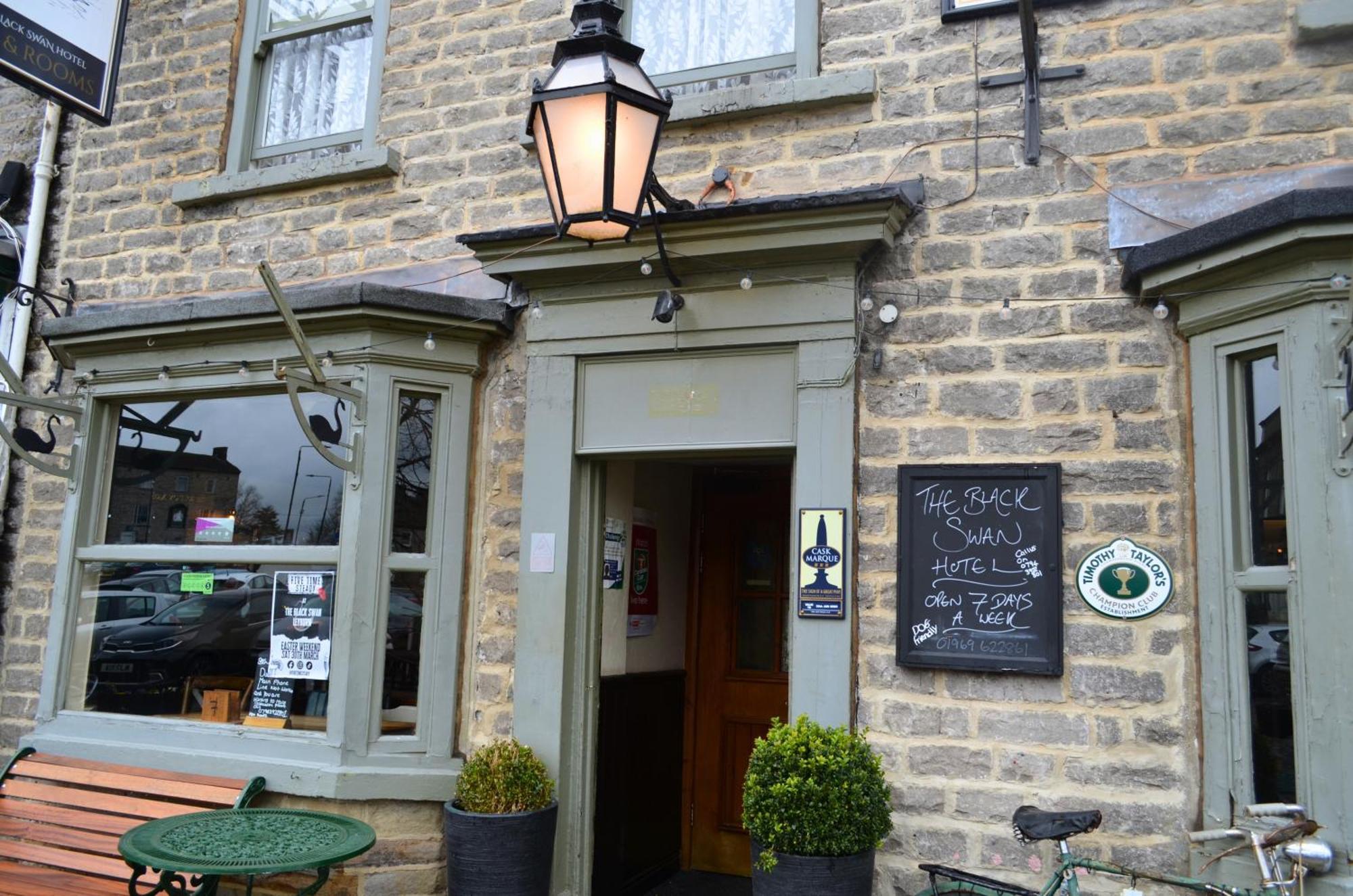 The Black Swan Hotel Leyburn Exterior foto